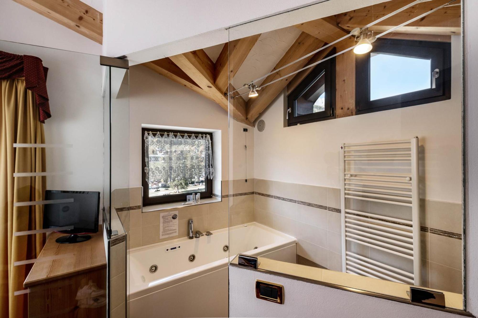 Hotel Terme Antico Bagno Pozza di Fassa Chambre photo