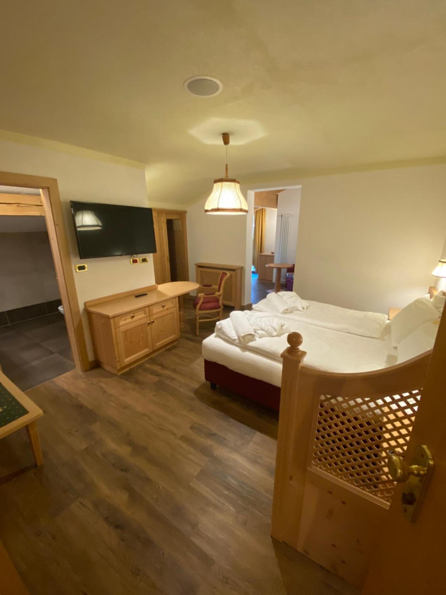 Hotel Terme Antico Bagno Pozza di Fassa Chambre photo