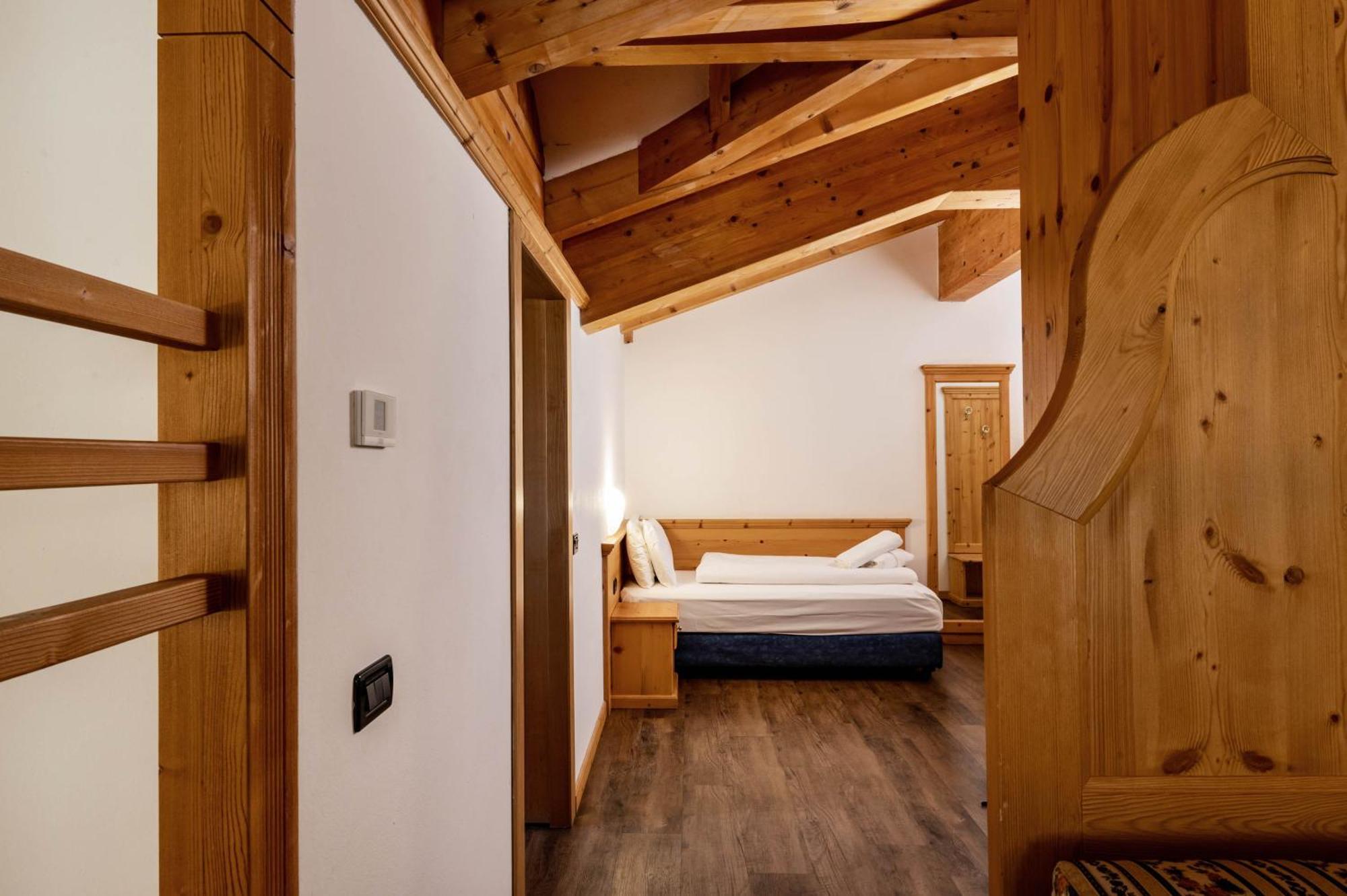 Hotel Terme Antico Bagno Pozza di Fassa Chambre photo