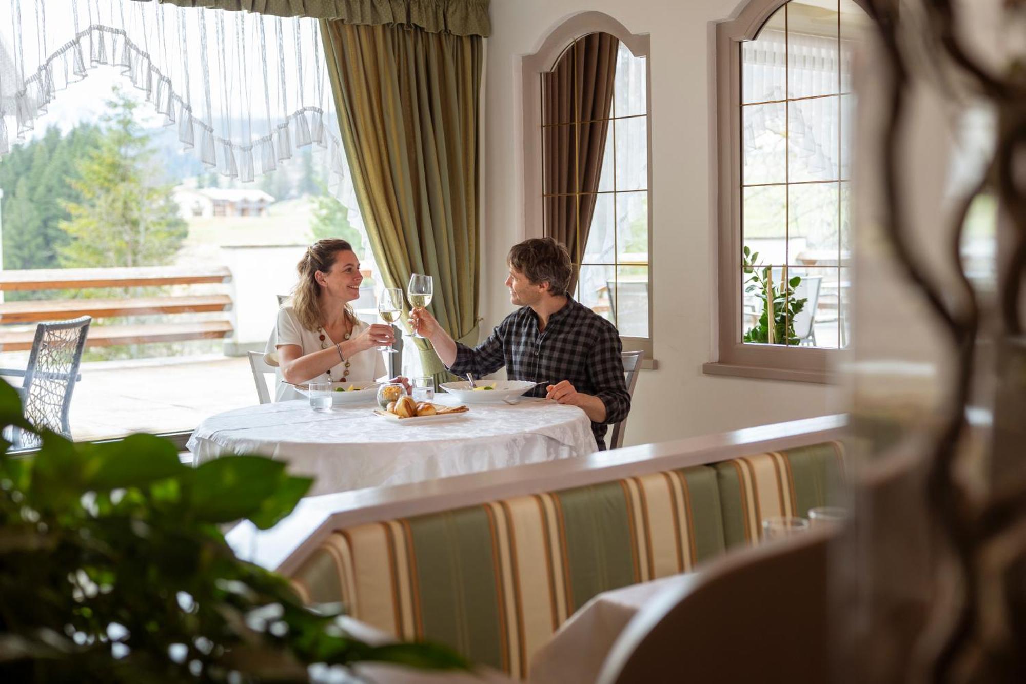 Hotel Terme Antico Bagno Pozza di Fassa Extérieur photo